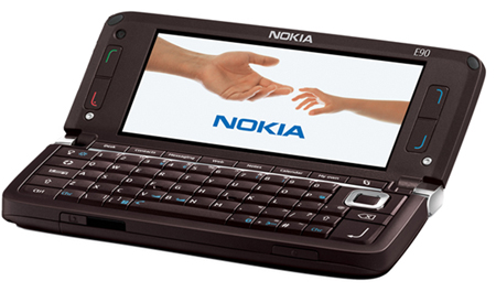 Современное мобильное устройство позволяет использовать не только такие привычные беспроводные интерфейсы, как Bluetooth или IR, но и WiFi (на фотографии Nokia E90 Communicator)